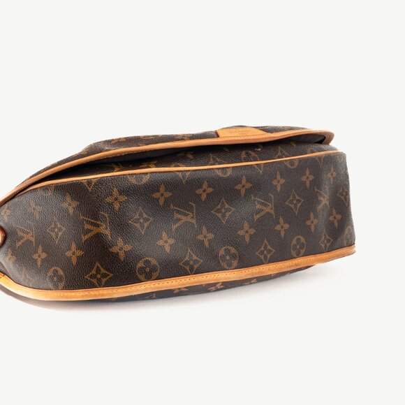 Louis Vuitton Menilmontant MM Monogram Canvas Messenger Bag - Picture 5 of 12